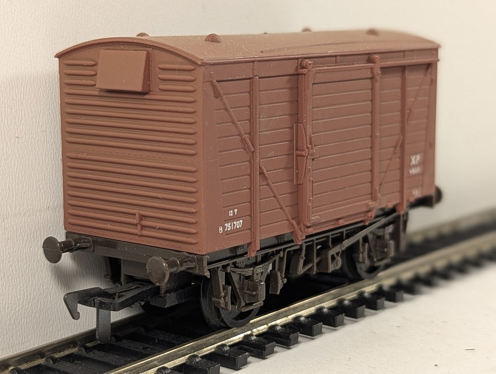 Airfix OO Gauge BR 12T Ventilated Van Goods Wagon B751707 BR Bauxite 54313