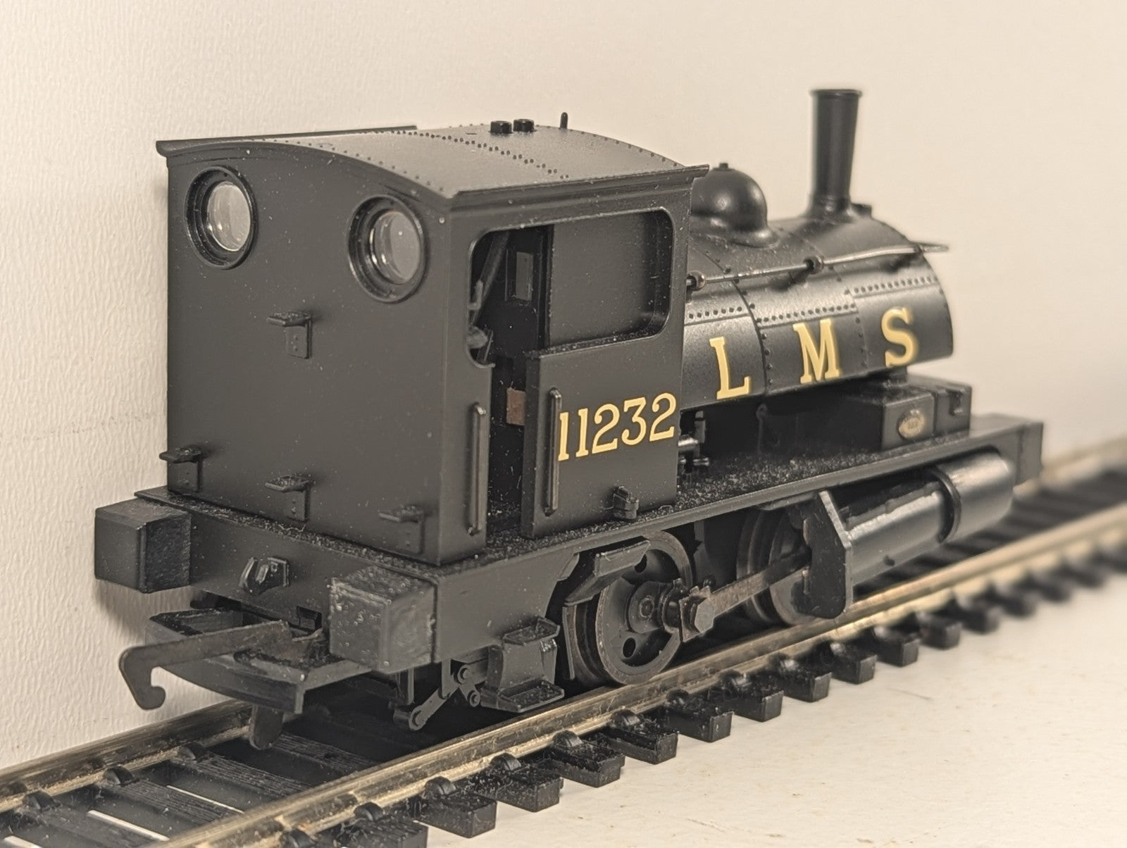 Hornby OO Gauge LMS 0-4-0 Pug Locomotive 11232 LMS Black R2065