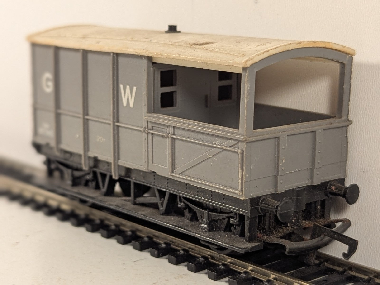 Hornby OO Gauge GWR 20T Toad Brake Van 57740 GWR Grey R124