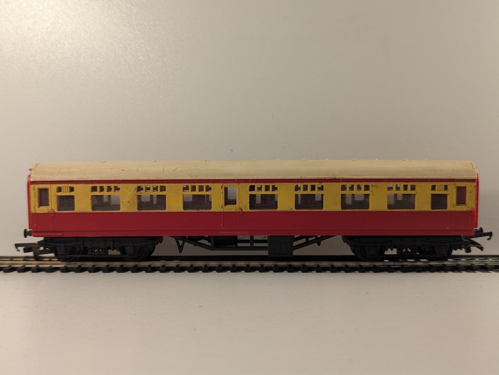 Tri-ang R29 OO Gauge Maroon & Cream Composite Coach