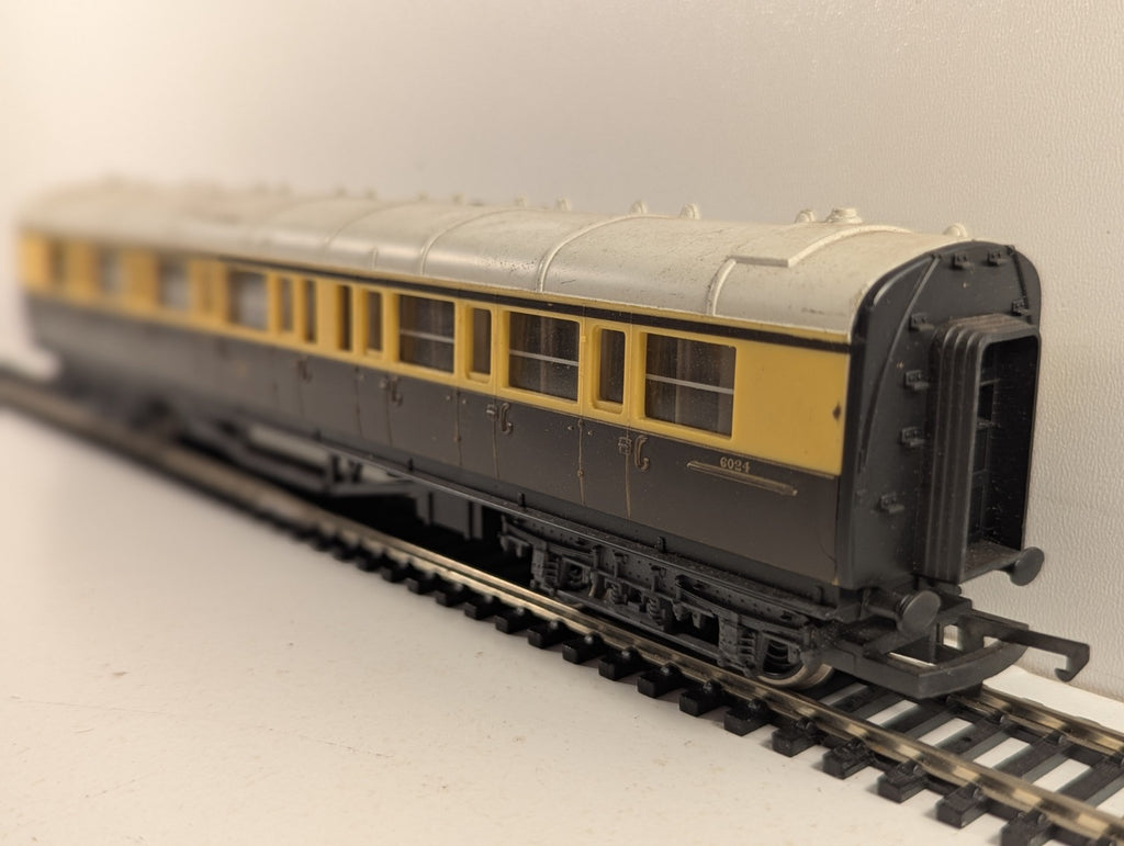 Hornby OO Gauge GWR Composite Coach Passenger Coach 6024 GWR Chocolate