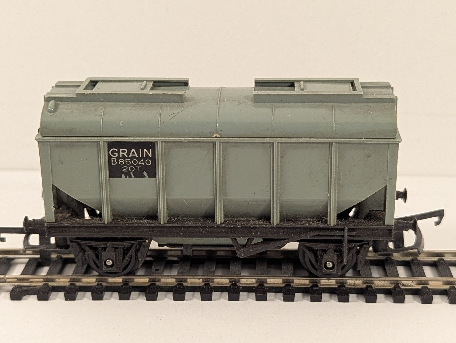 Tri-ang OO Gauge Operating 20T Grain Wagon Goods Wagon B85040 BR Grey R224