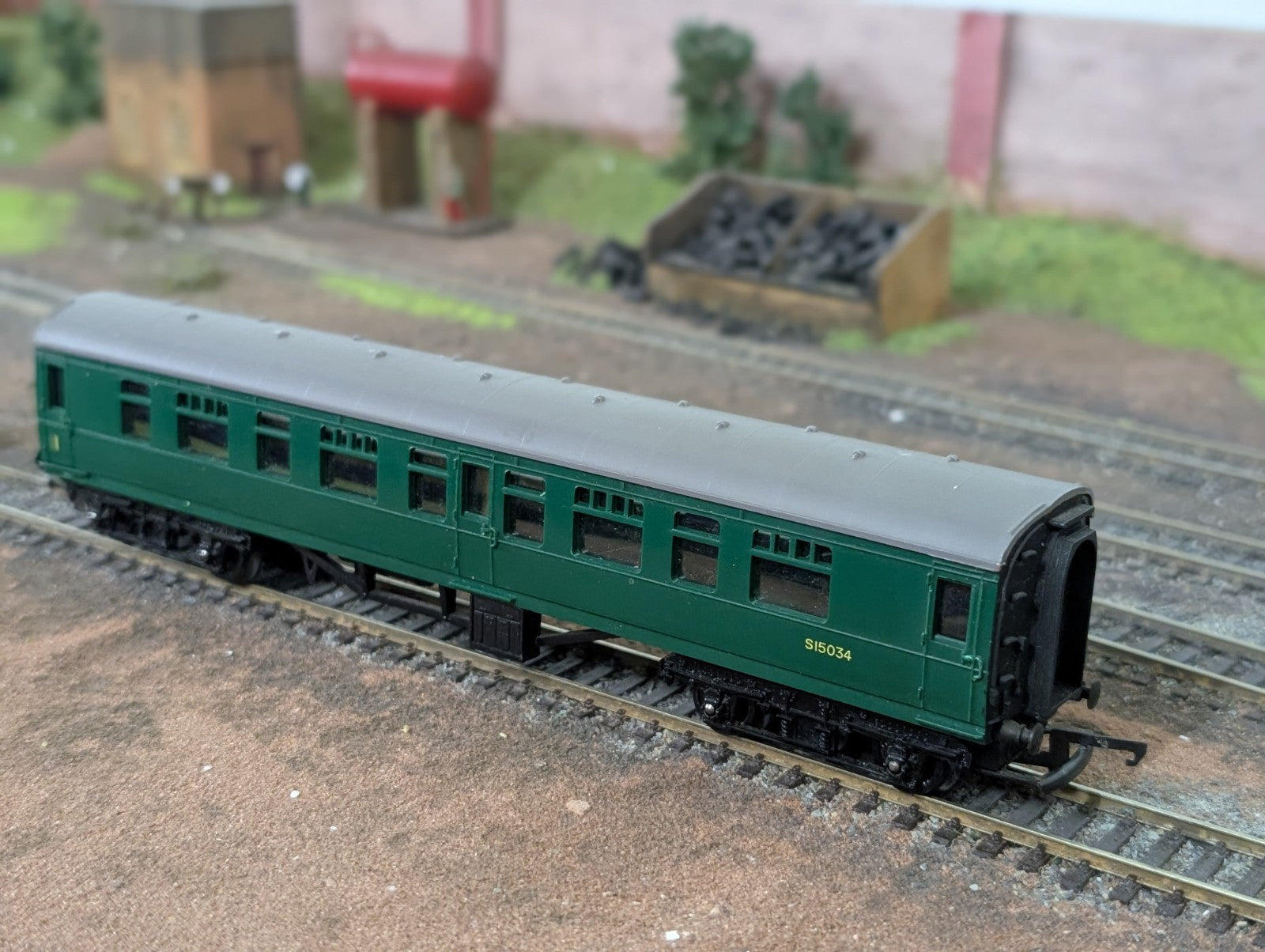 Triang OO Gauge R29/221 SR Main Line Composite Coach S15034