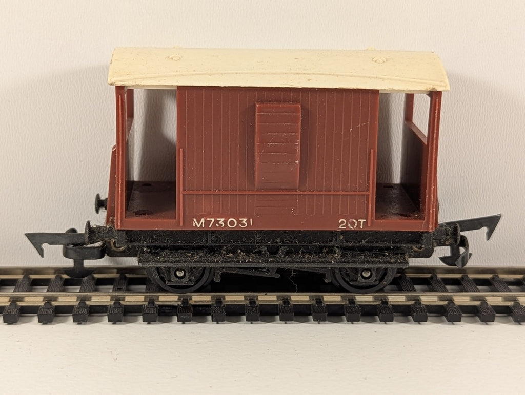 Tri-ang R16 – BR Standard 20-Ton Brake Van