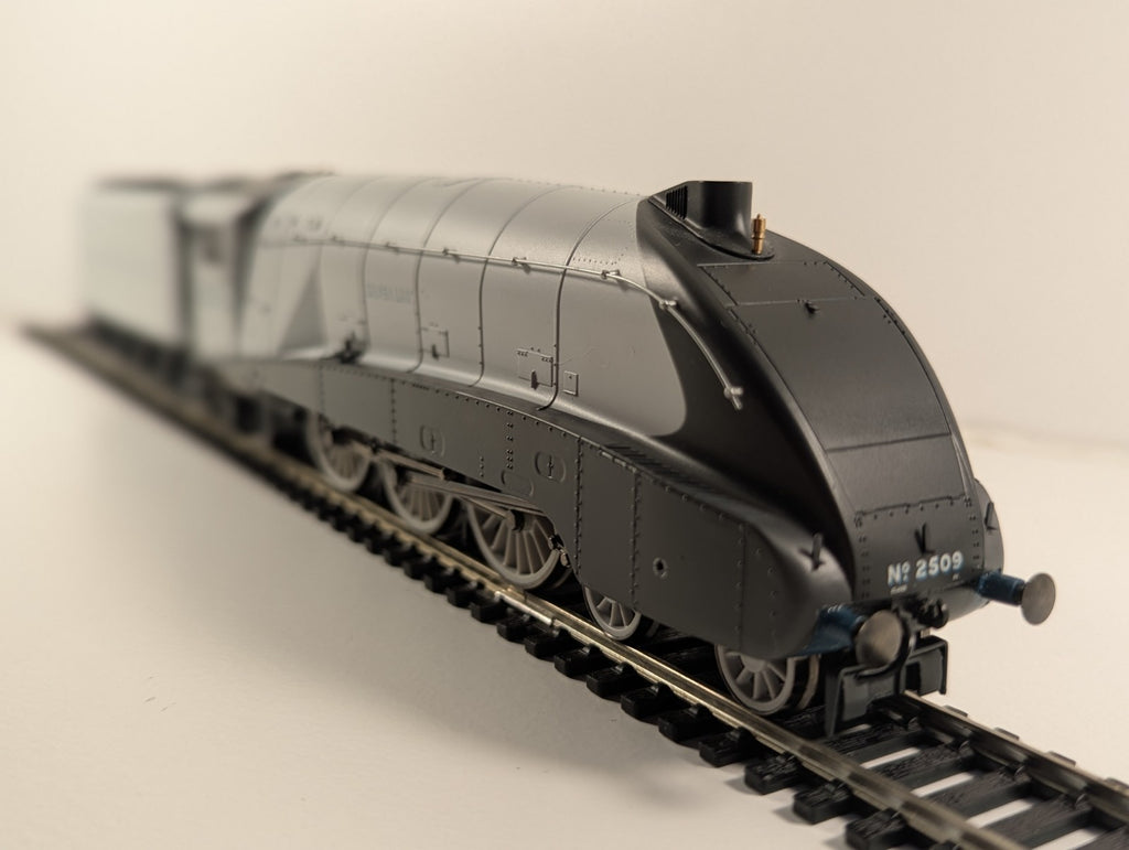 Hornby R2965 Class A4 Locomotive “75th Anniversary of the Silver Jubilee"
