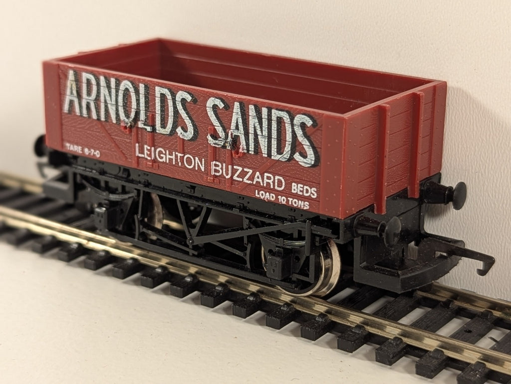 Hornby R097 4-Plank Open Wagon ‘Arnolds Sands’ Livery