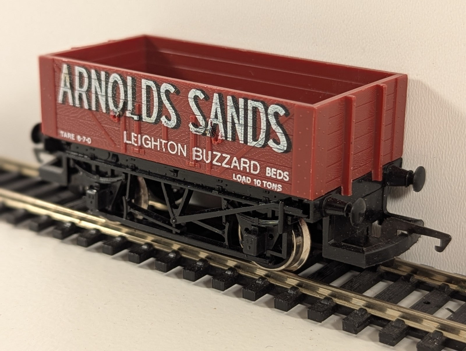 Hornby R097 4-Plank Open Wagon ‘Arnolds Sands’ Livery