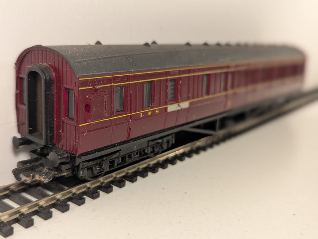 Mainline OO Gauge LMS 57ft Corridor Brake Third Passenger Coach 532