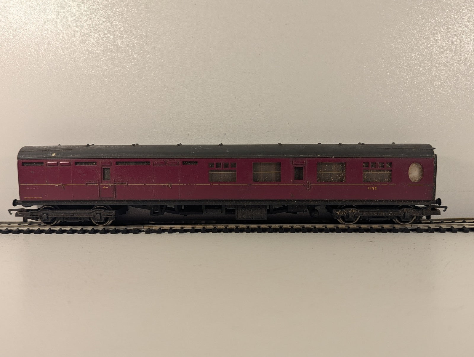 Hornby OO Gauge LMS Brake 3rd Coach Passenger Coach 1192 LMS Crimson Lake R423