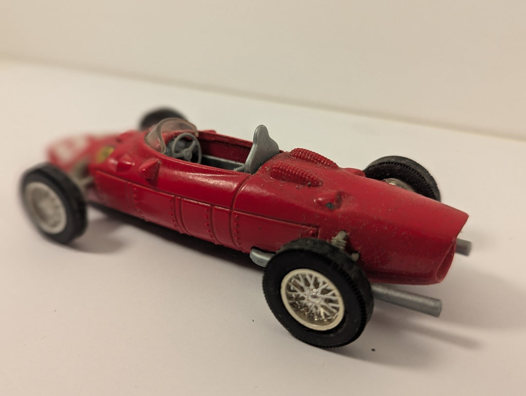 Ferrari 156 F1 #38 Friction Model – 1:35 Scale (1961)