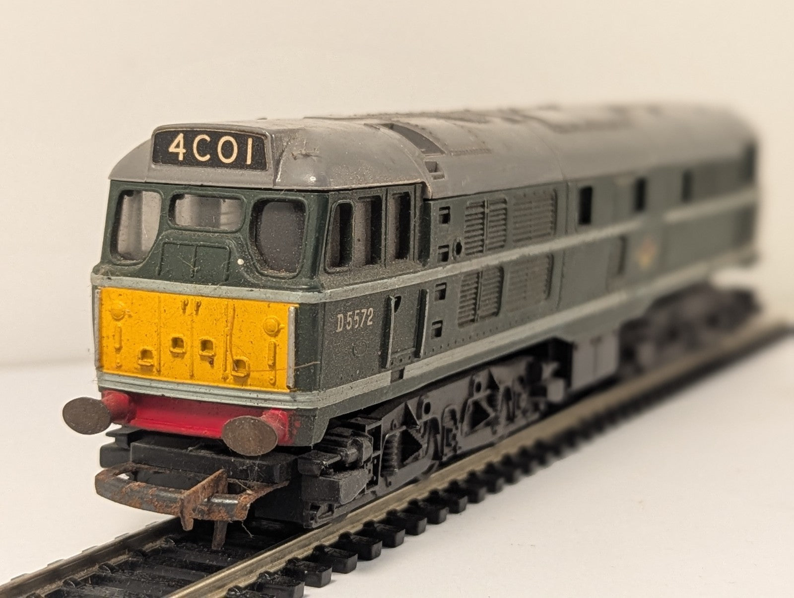 Tri-ang R357 OO Gauge Brush Type 2 Class 31 Diesel Locomotive D5572 Spares