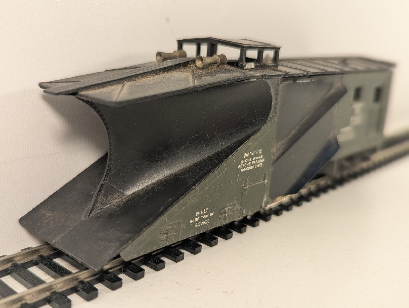 Tri-ang R138 Snow Plough OO Gauge