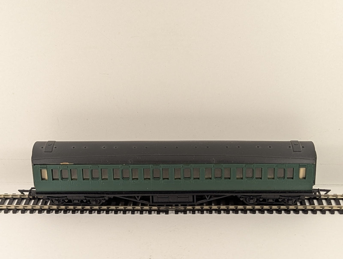 Graham Farish OO Gauge Suburban Compartment Coach Passenger Coach Southern Green