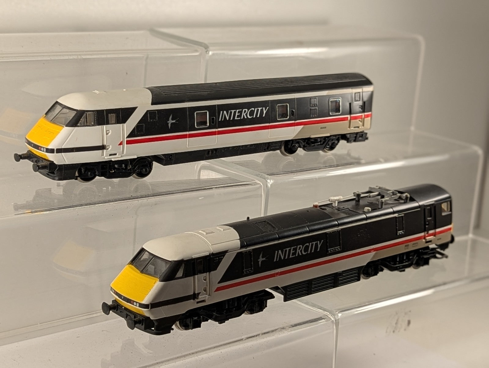 Hornby OO Gauge Class 91 InterCity Swallow - Missing Couplers
