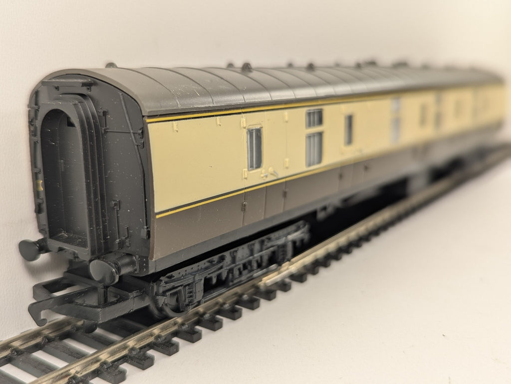 Hornby OO Gauge BR Mk1 Full Brake (BG) Passenger Coach W81021
