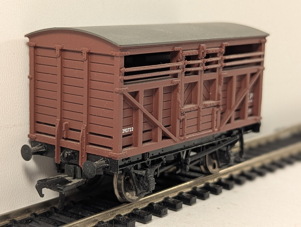 Bachmann OO Gauge 12T Cattle Wagon Goods Wagon M292722 BR Bauxite 38-100B