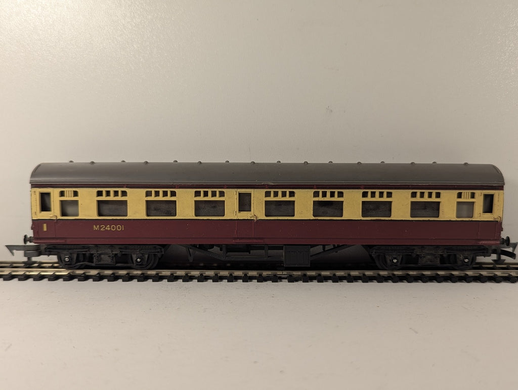 Tri-ang OO Gauge BR Mk1 Composite Coach Passenger Coach M24001