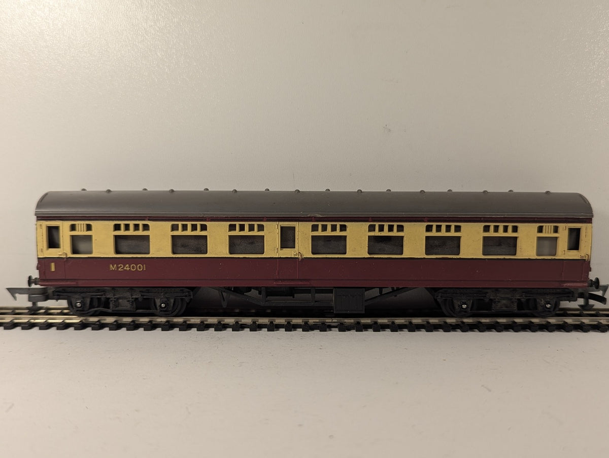 Tri-ang OO Gauge BR Mk1 Composite Coach Passenger Coach M24001