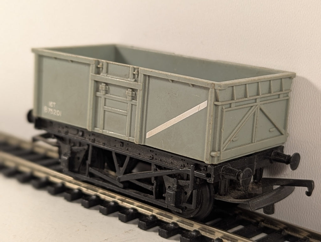 Tri-ang B75201 OO Gauge 16T Mineral Wagon