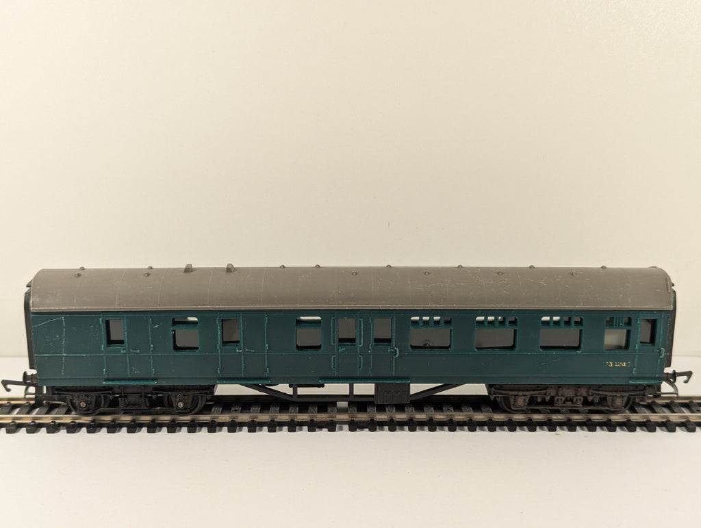 Tri-ang Hornby R622 OO Gauge BR Green Mk1 Corridor Composite Coach