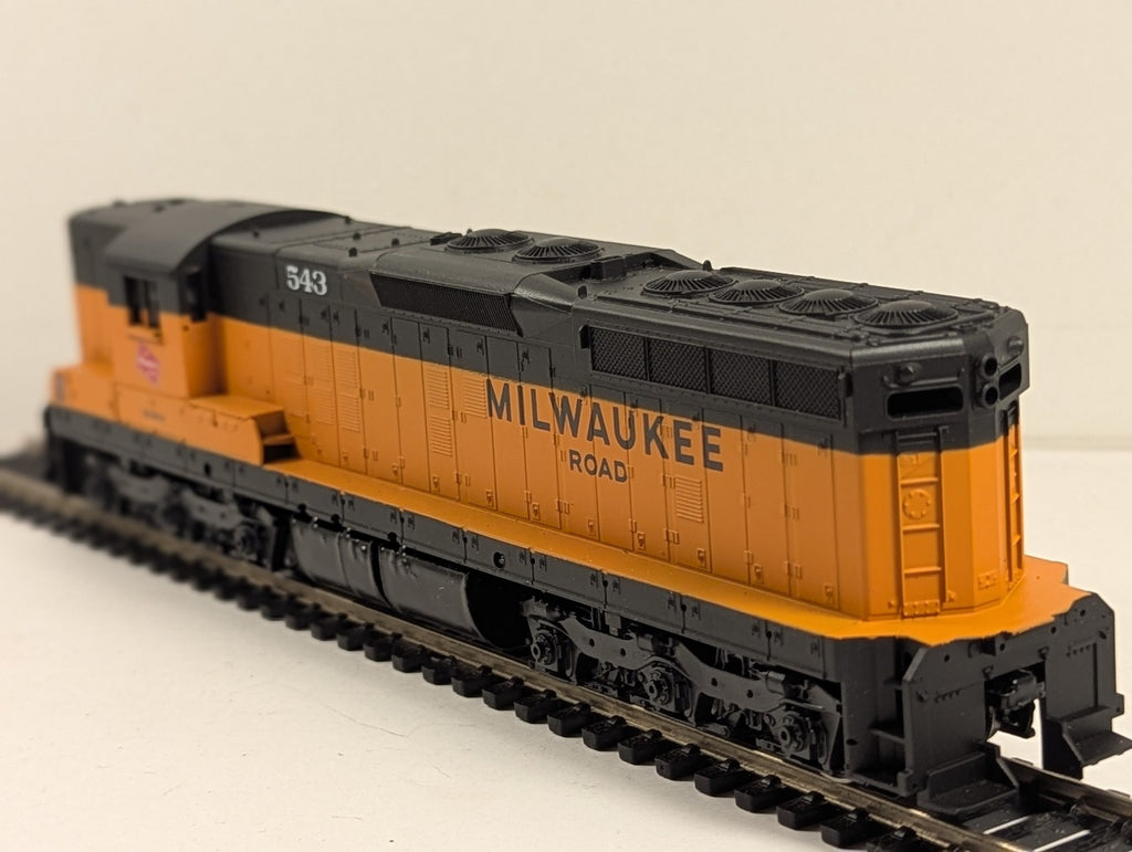 Athearn HO Gauge EMD SD9 Diesel Locomotive 543 Milwaukee Road Faulty