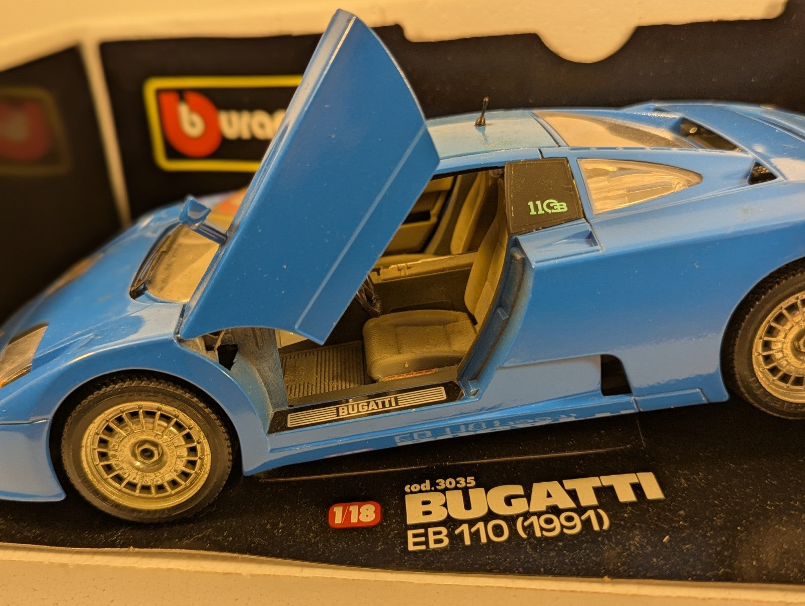 Bburago 1:18 Bugatti EB 110 (1991) Die-cast Model Car Blue 3035