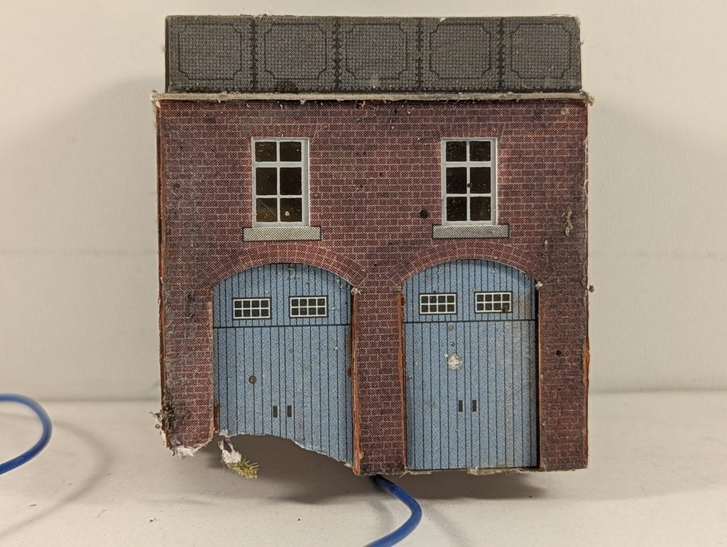 Metcalfe N Gauge Fire Station Building Red Brick with lights