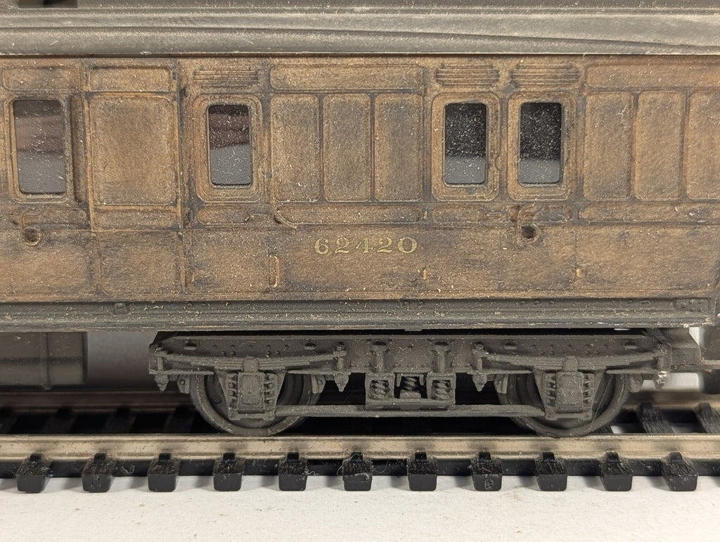 Tri-ang OO Gauge Clerestory Brake Third Coach Passenger Coach 62420 LNER Teak