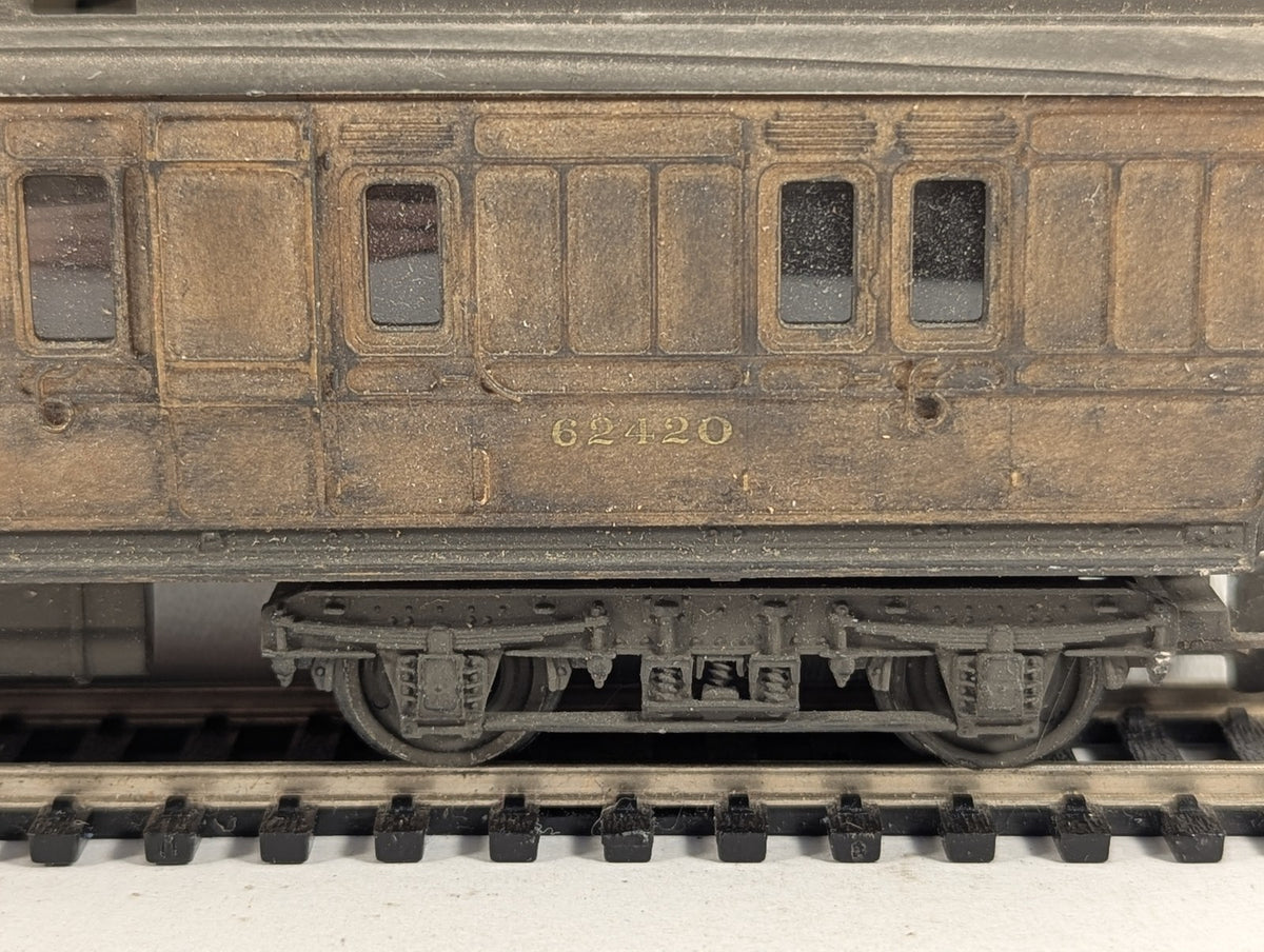 Tri-ang OO Gauge Clerestory Brake Third Coach Passenger Coach 62420 LNER Teak