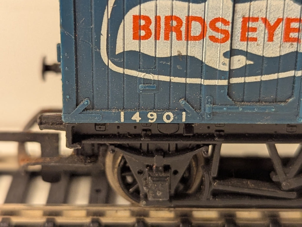 Hornby OO Gauge Birds Eye Fish Fingers Van Box Van 14901 Birds Eye