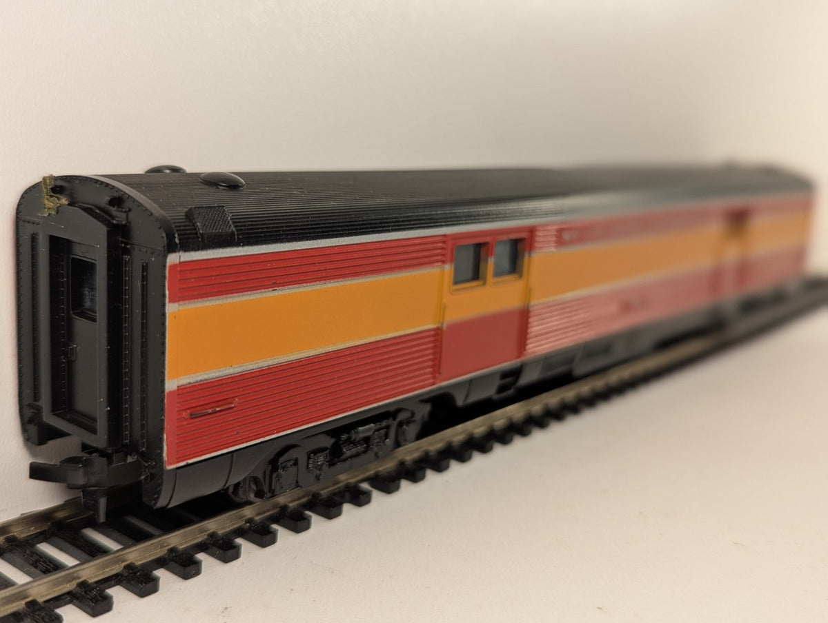 Athearn HO Gauge 72ft Streamlined Baggage Car Passenger Coach 35