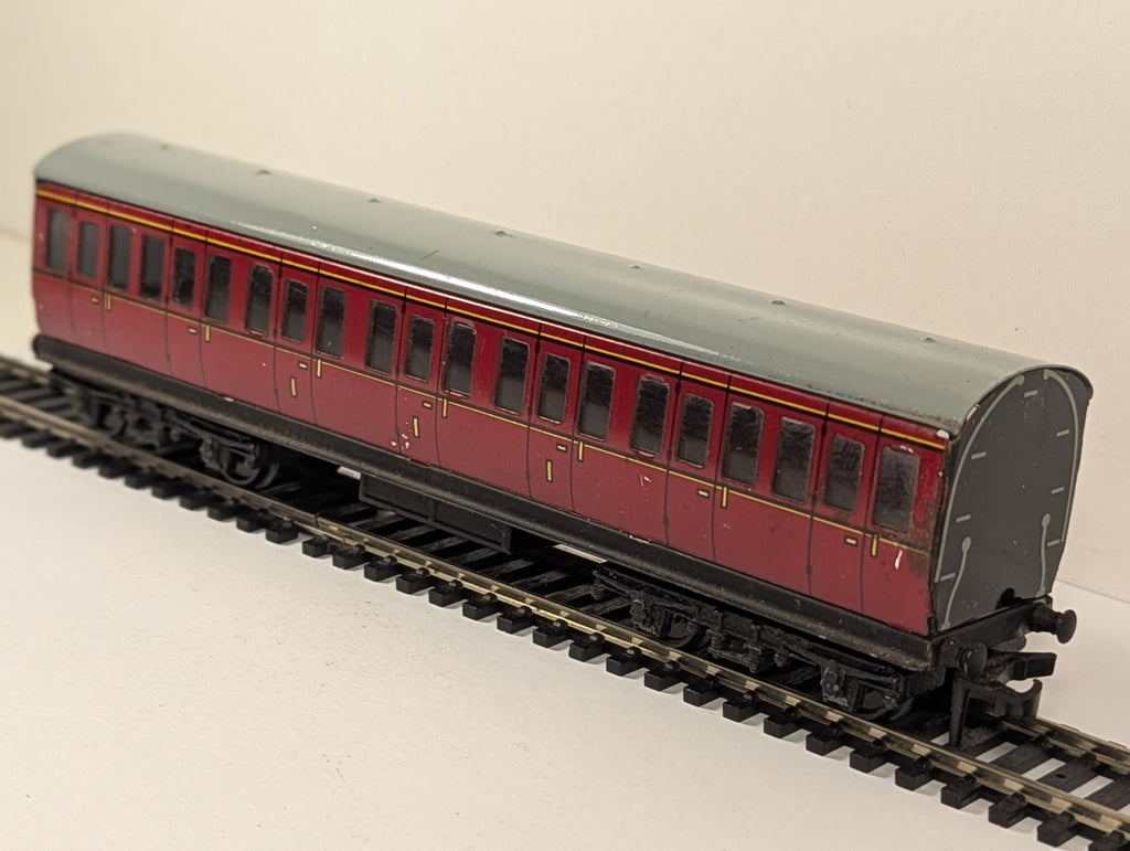 Hornby Dublo OO Gauge 32092 Maroon Suburban Coach