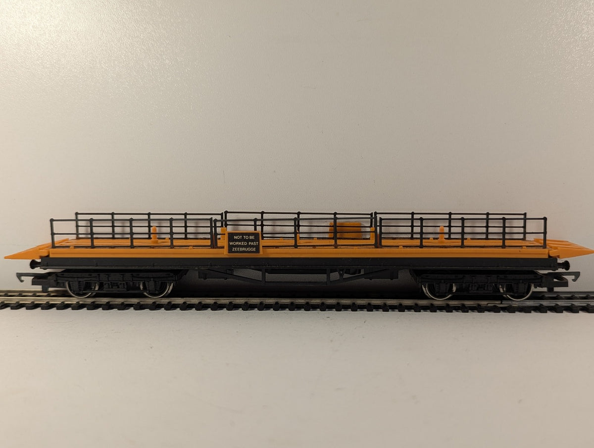 Hornby OO Gauge Ferry Ramp Wagon Goods Wagon Orange / Black R127