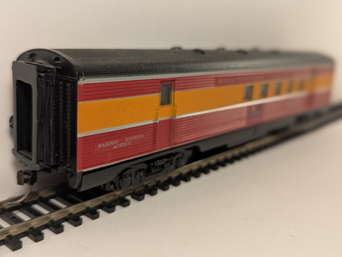 Athearn HO Gauge Southern Pacific Daylight Railway Express Agency Car