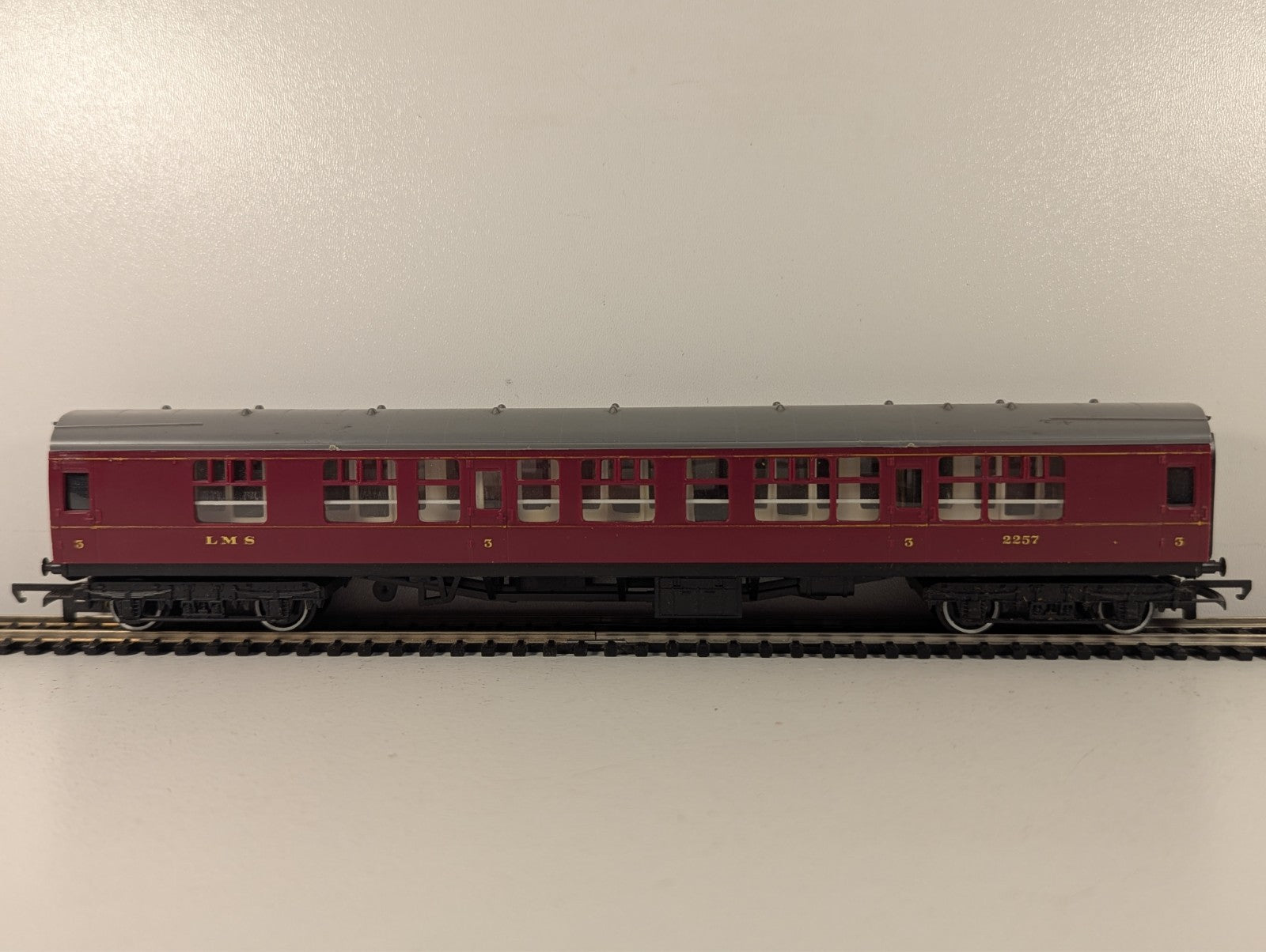 Hornby Railways R.423 LMS Corridor Composite Third Coach OO Gauge - Boxed