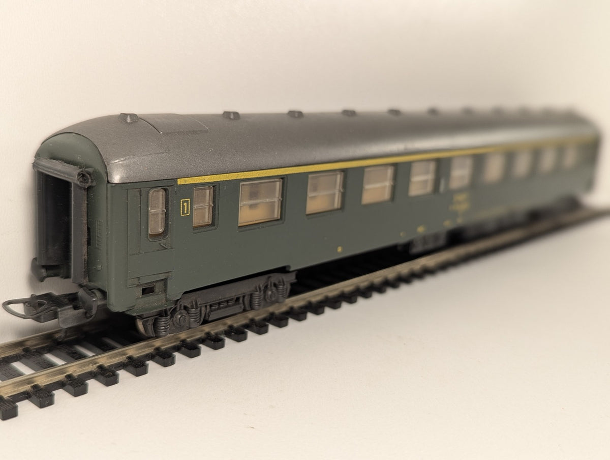 Lima HO Gauge SNCF 1st Class Coach Passenger Coach 51 87 10-181 677 SNCF Green