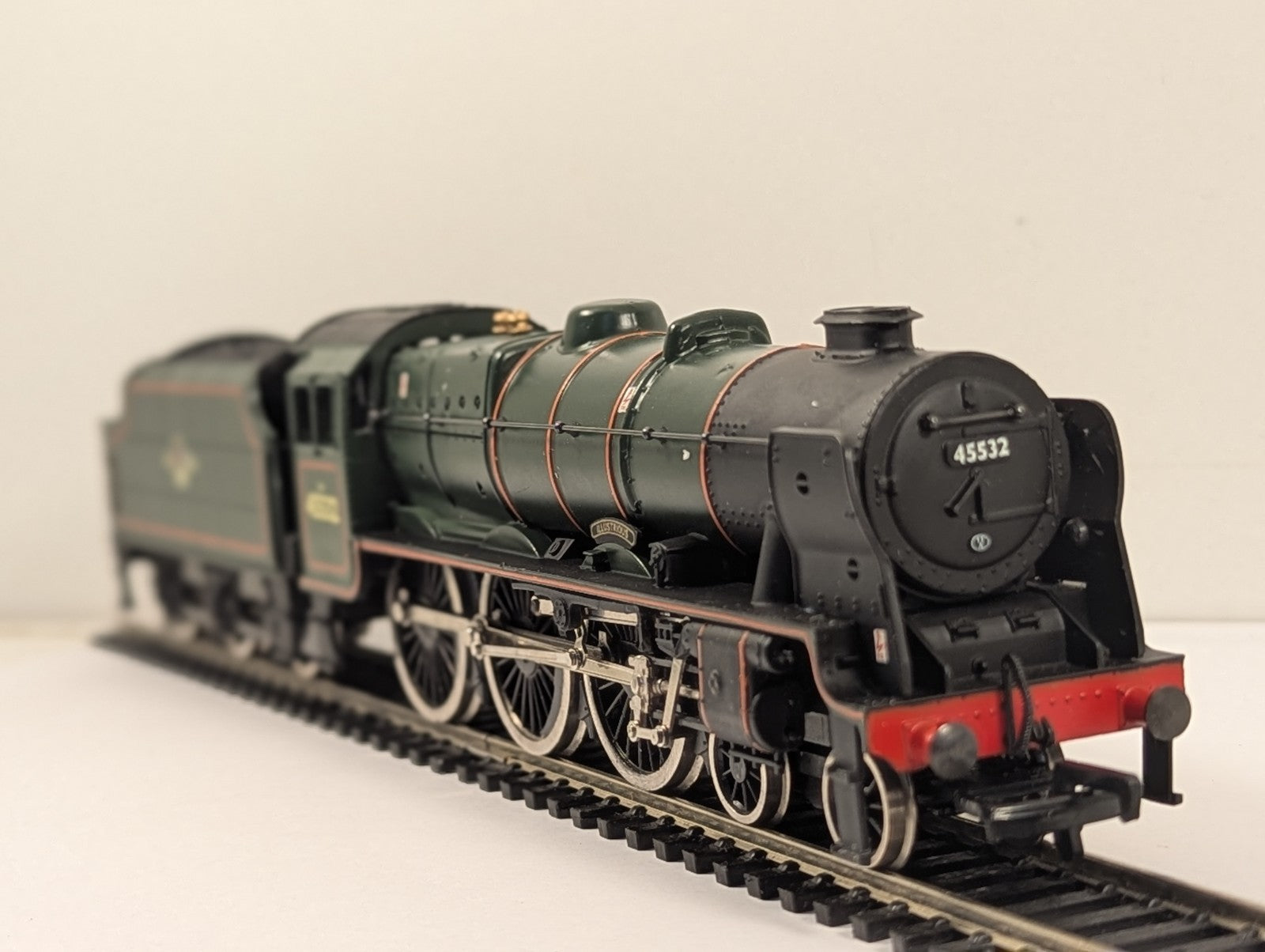 Mainline OO Gauge Rebuilt Patriot Class 'Illustrious' Steam Locomotive