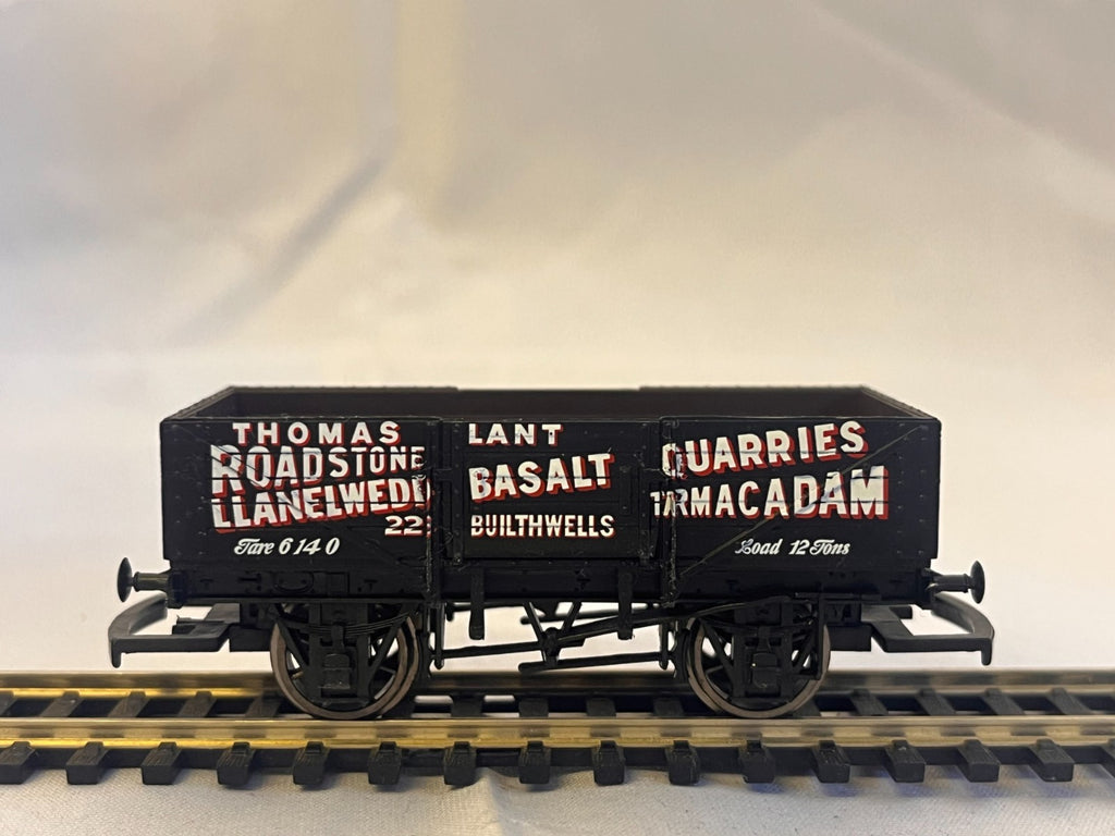 Hornby OO Gauge Thomas Lant Basalt Quarries 5 Plank Wagon
