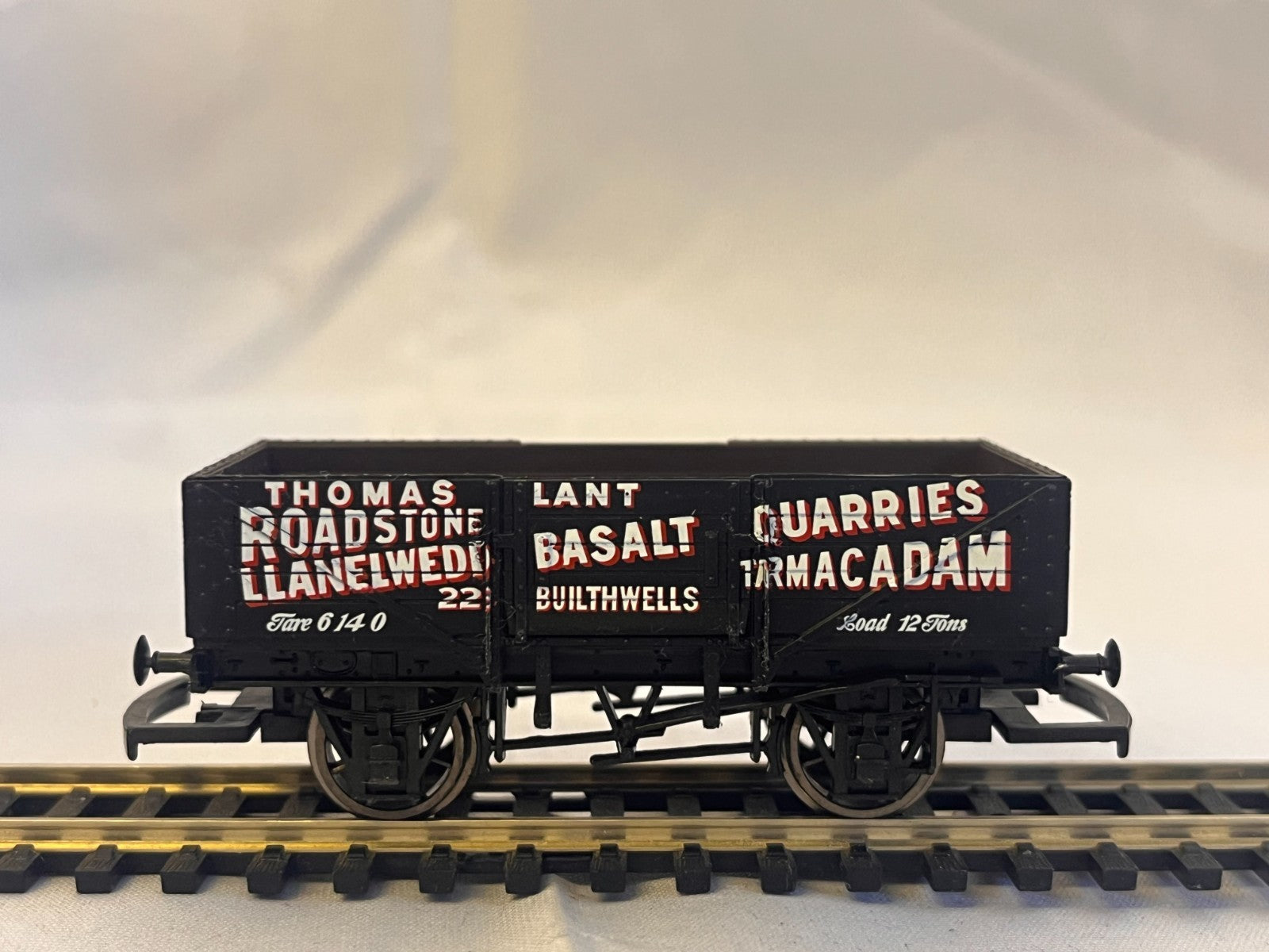 Hornby OO Gauge Thomas Lant Basalt Quarries 5 Plank Wagon