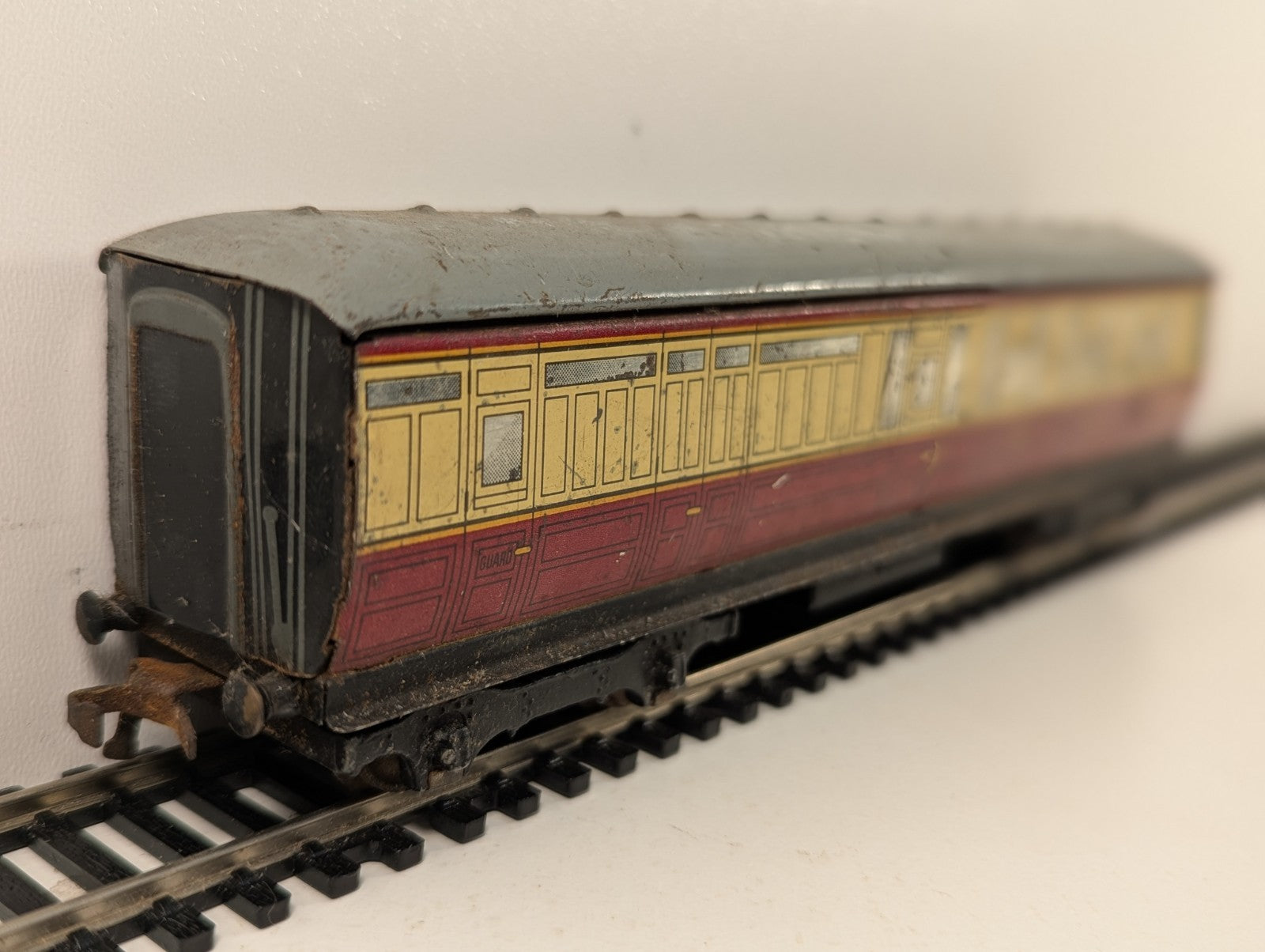 Hornby Dublo 32014 D11 Gresley Corridor Brake Third Coach OO Gauge