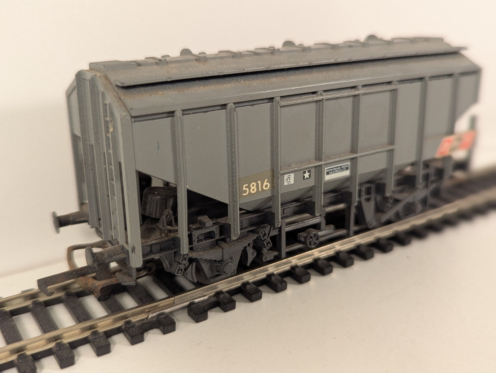 Hornby Bulk Grain Wagon – BRT Grey – 5816