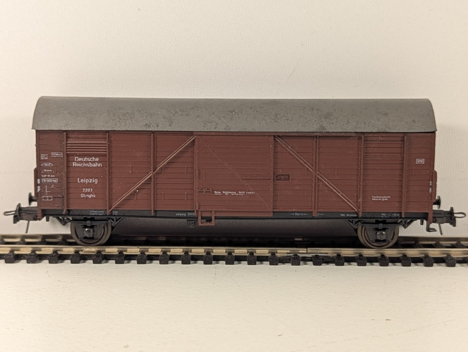 Roco Deutsche Bundesbahn Covered Goods Wagon Brown