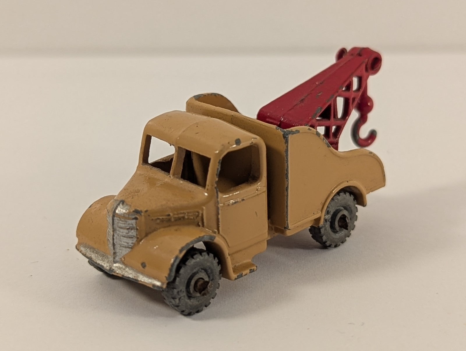Lesney Matchbox No. 13a Bedford Wreck Truck Tan Red Crane