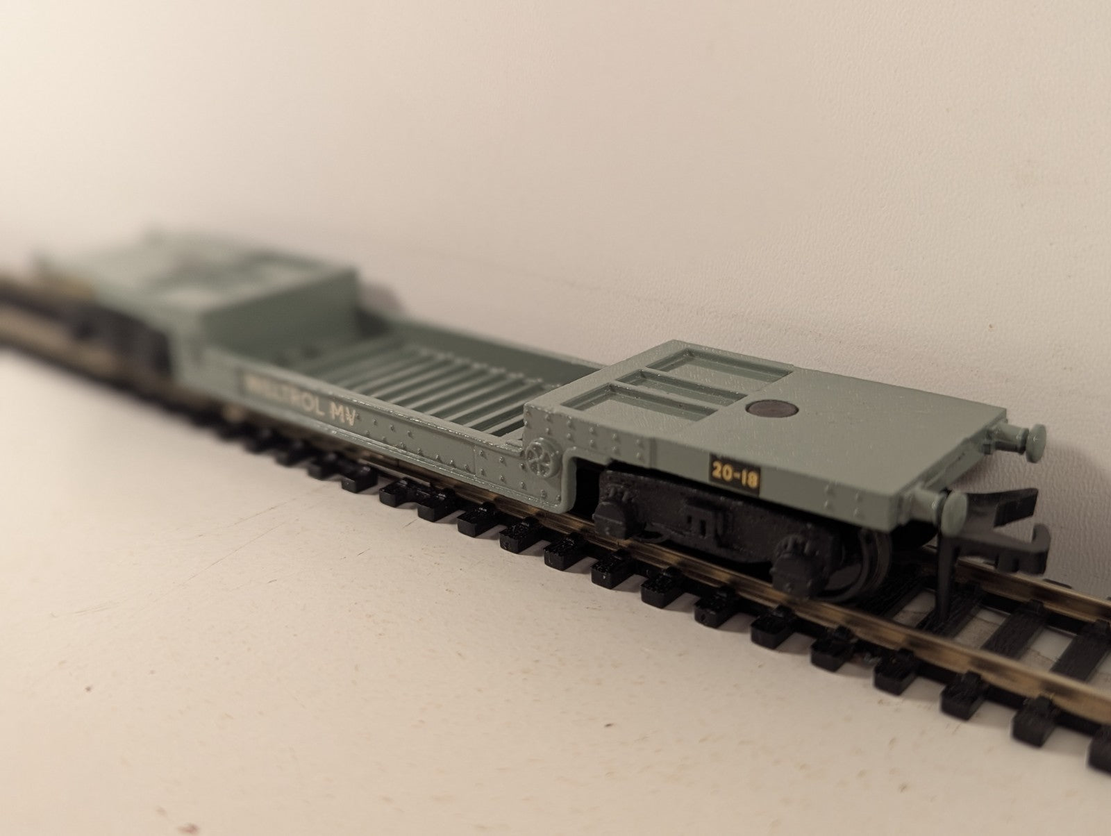 Hornby-Dublo 32053 OO Gauge 40 Ton Bogie Well Wagon - Boxed