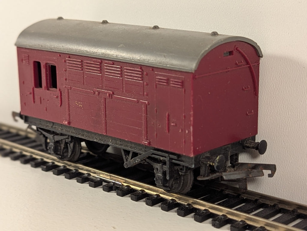 Tri-ang Hornby R123 Horse Box Wagon – BR Maroon – OO Gauge