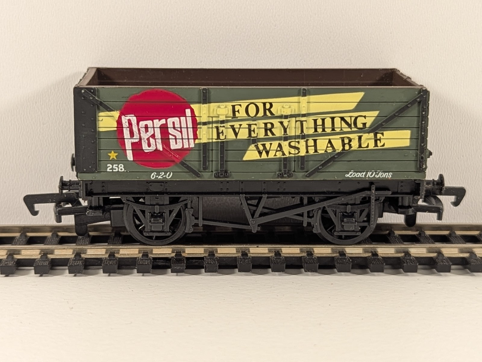 Mainline 7 Plank Open Wagon ‘Persil’ 258