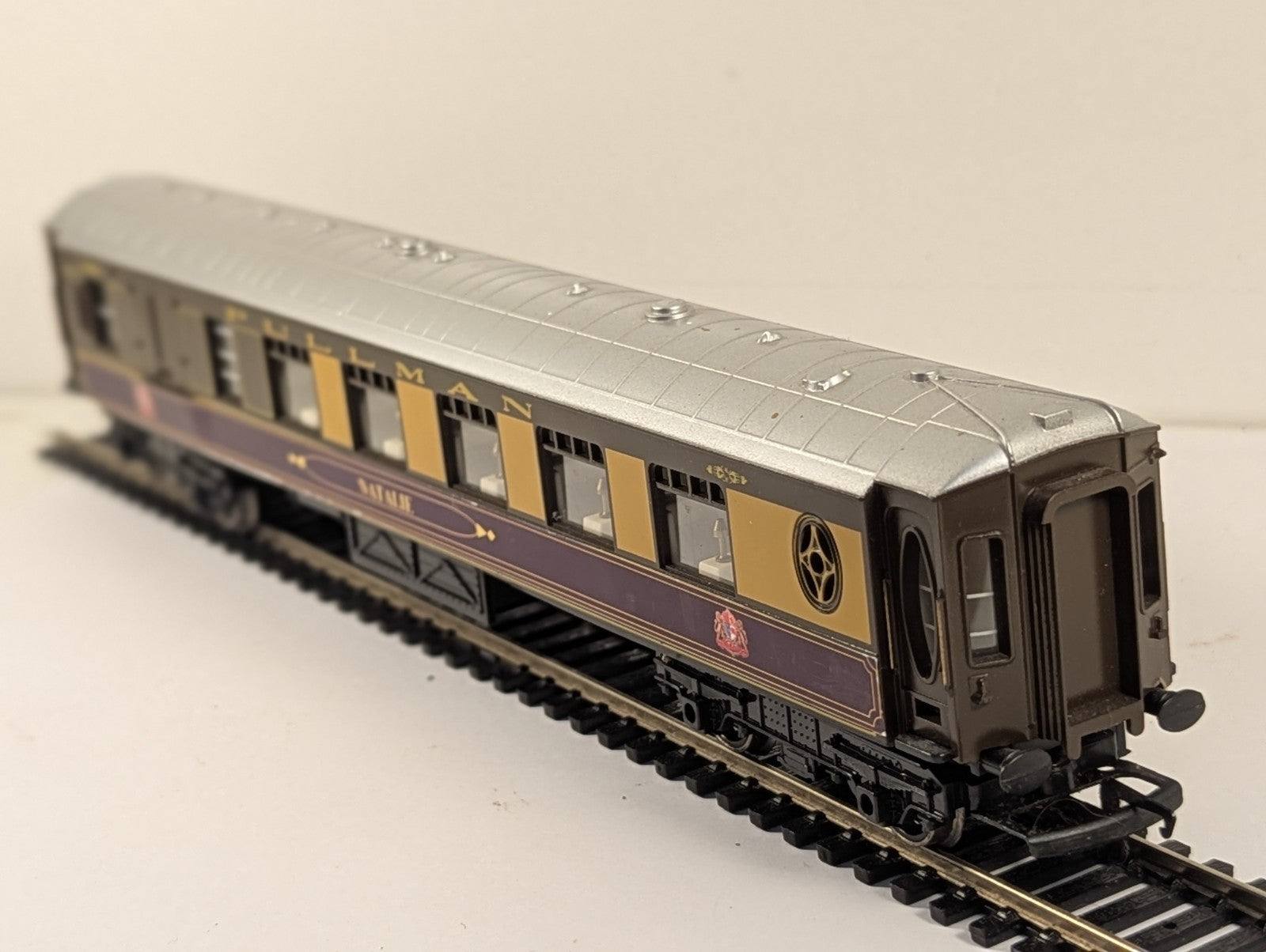 Hornby OO Gauge Pullman Brake Coach Natalie