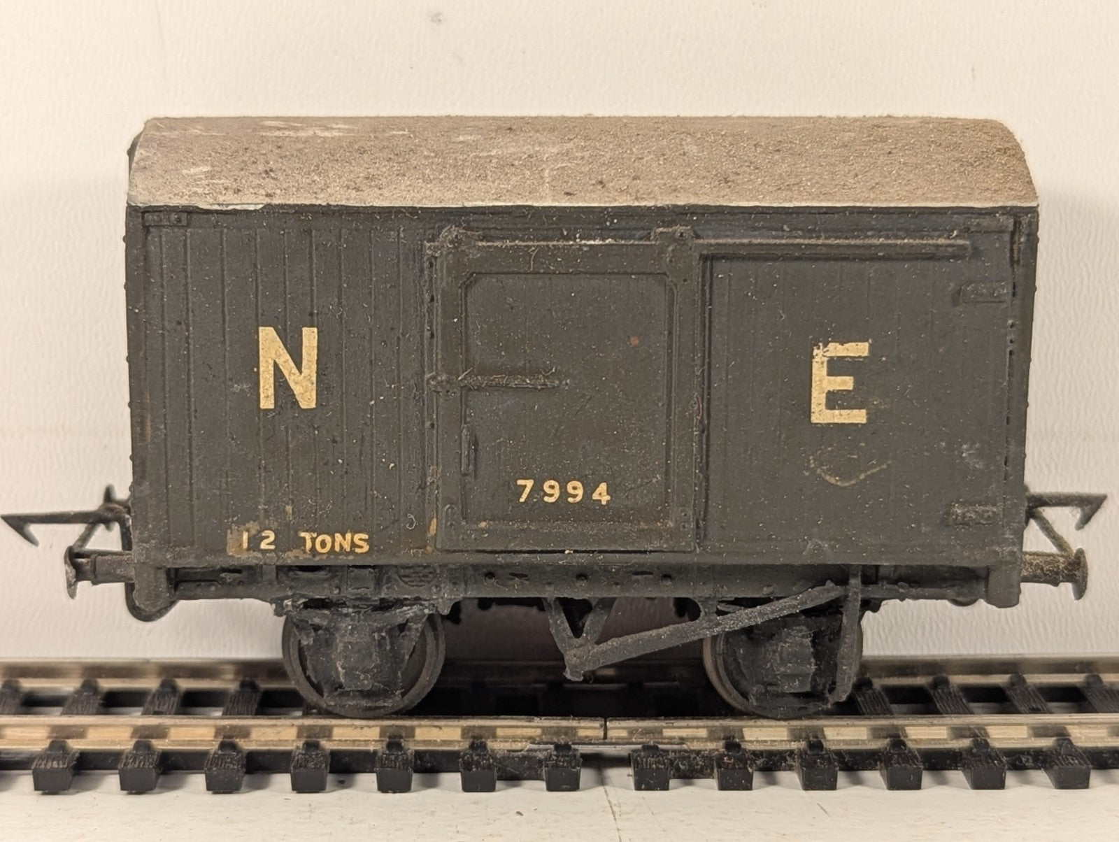 Kit-built OO Gauge LNER 12 Ton Goods Van Wagons 7994 LNER Grey