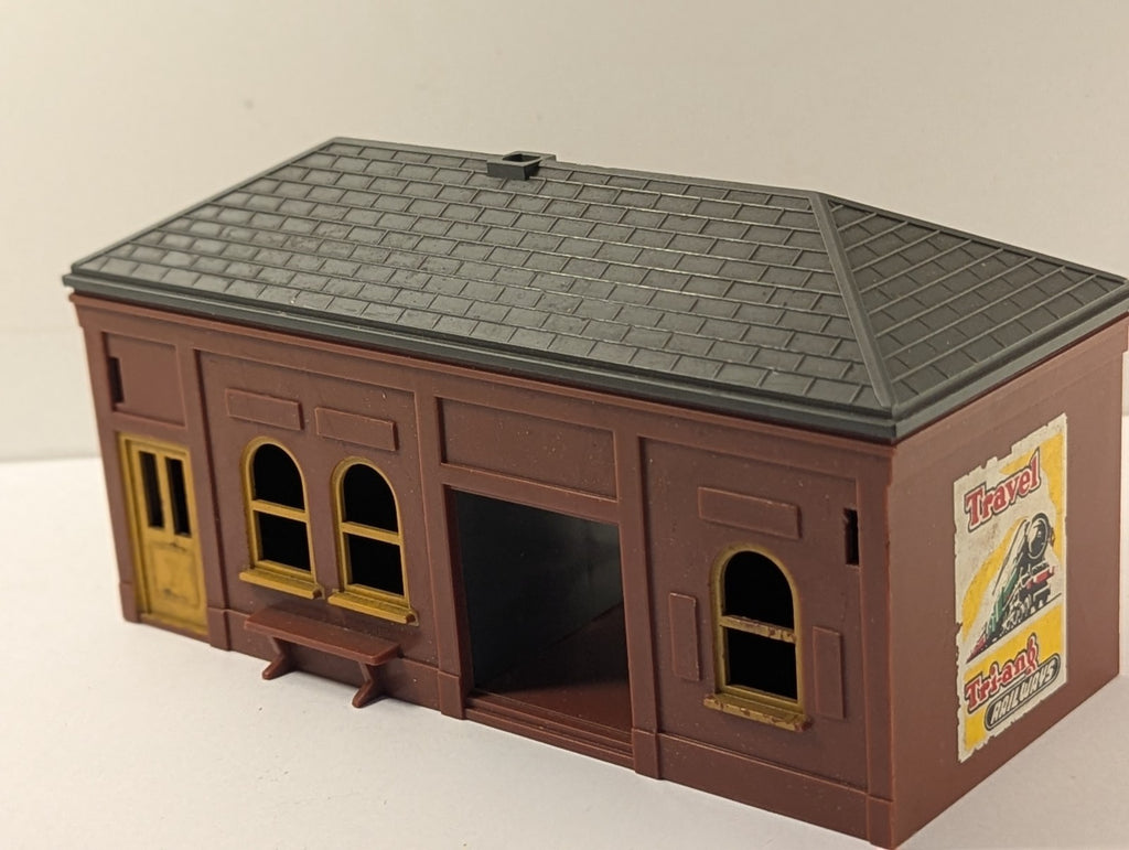 Tri-ang OO Gauge R60 Station Waiting Room Building