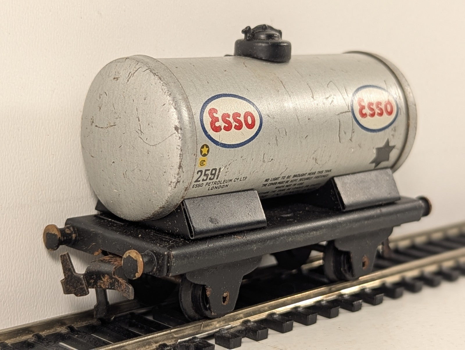 Hornby Dublo OO Gauge D1 Esso Petrol Tank Wagon 2591 Esso Silver